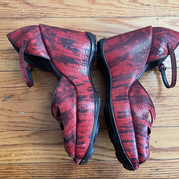 Miu Miu Vintage Platform Peep Toe Ankle Strap Sandals in Red & Black - Picture 7 of 12